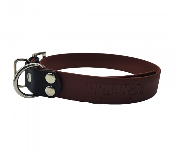 Collier pour chien bicolore en Biothane marron et noir, avec bouclerie métallique.