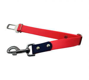 Attache ceinture pour chien en Biothane rose, avec mousqueton métallique et boucle d’attache pour siège de voiture.