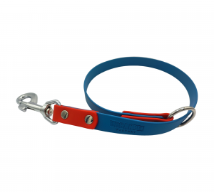 Attache pour pierre à sel bleu et rouge en Biothane – Cheval – Urban Pet Factory – 19 mm