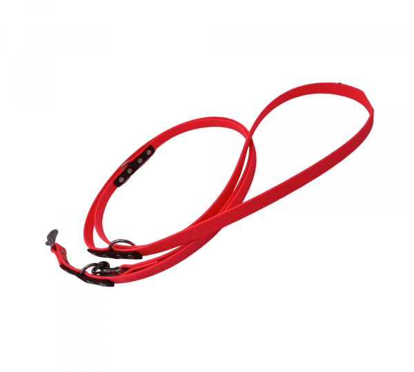 Laisse multipositions 13 mm pour chien en Biothane rose fluo et noir avec anneaux de réglage et mousqueton métallique.