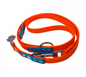 Laisse multipositions 19 mm pour chien en Biothane orange fluo et bleu ciel avec mousquetons inox.