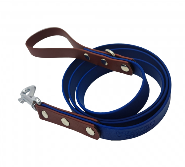 Laisse en biothane bleu marine avec finitions marron – Urban Pet Factory.