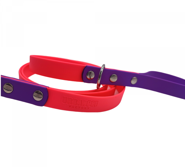 Laisse en biothane 19 mm rose fluo avec poignée et extrémité violet, dotée de rivets métalliques – Urban Pet Factory.