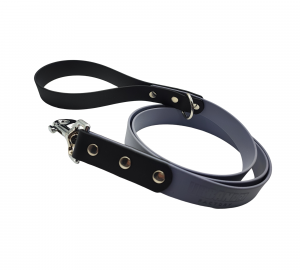 Laisse en biothane 25 mm noire et gris perle avec poignée rivetée et mousqueton – Urban Pet Factory.
