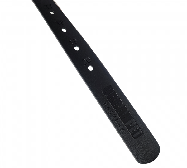 Paire d’étrivières noires en Biothane avec numérotation visible, boucle métallique robuste et finitions soignées.