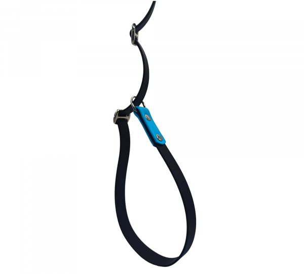 Laisse lasso en Biothane bleu marine et poignée bleu clair, équipée de bouclerie métallique.